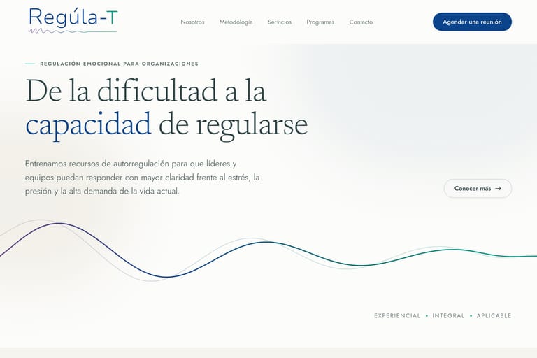 Captura del demo Regúla-T: sitio corporativo de regulación emocional para empresas, con tipografía serif y gráfico de ondas