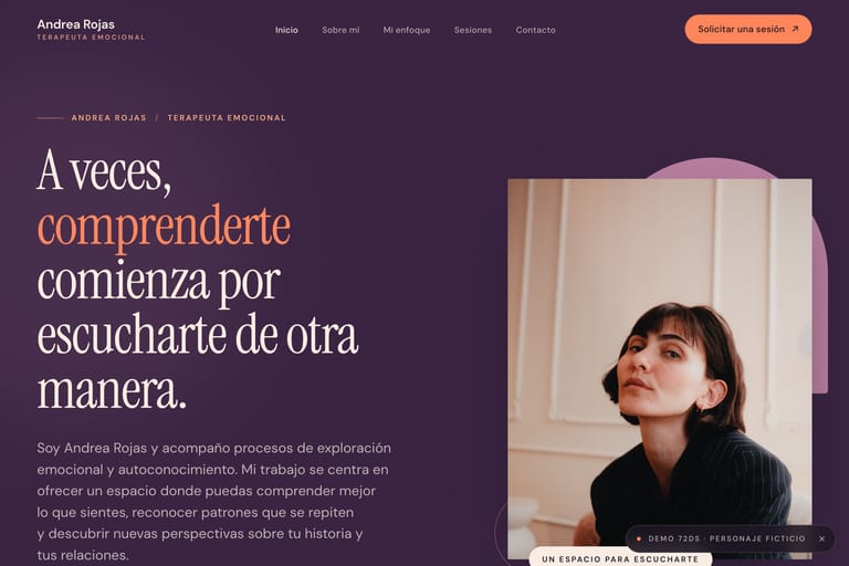 Captura del demo Andrea Rojas: sitio de terapia emocional en tonos violeta con retrato y tipografía serif